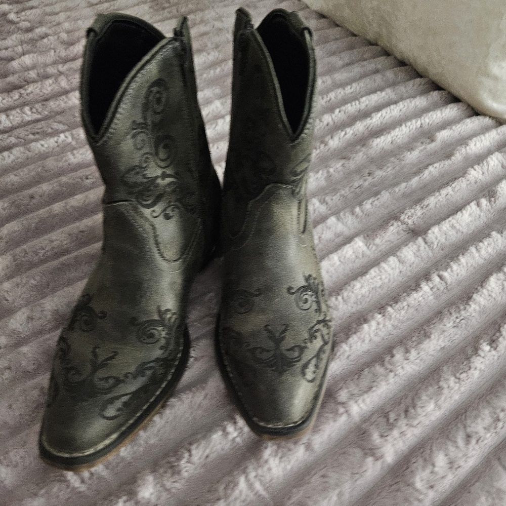 Embroidered Brown Western Boots - Picture 2 of 7